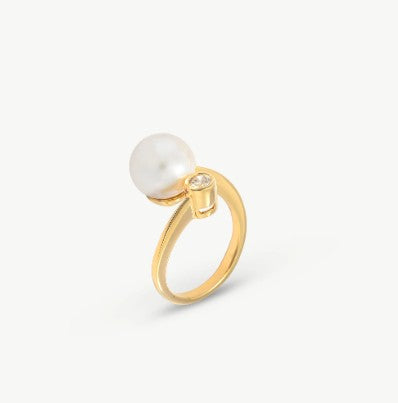 Pearl and Round Zirconia Ring Gold