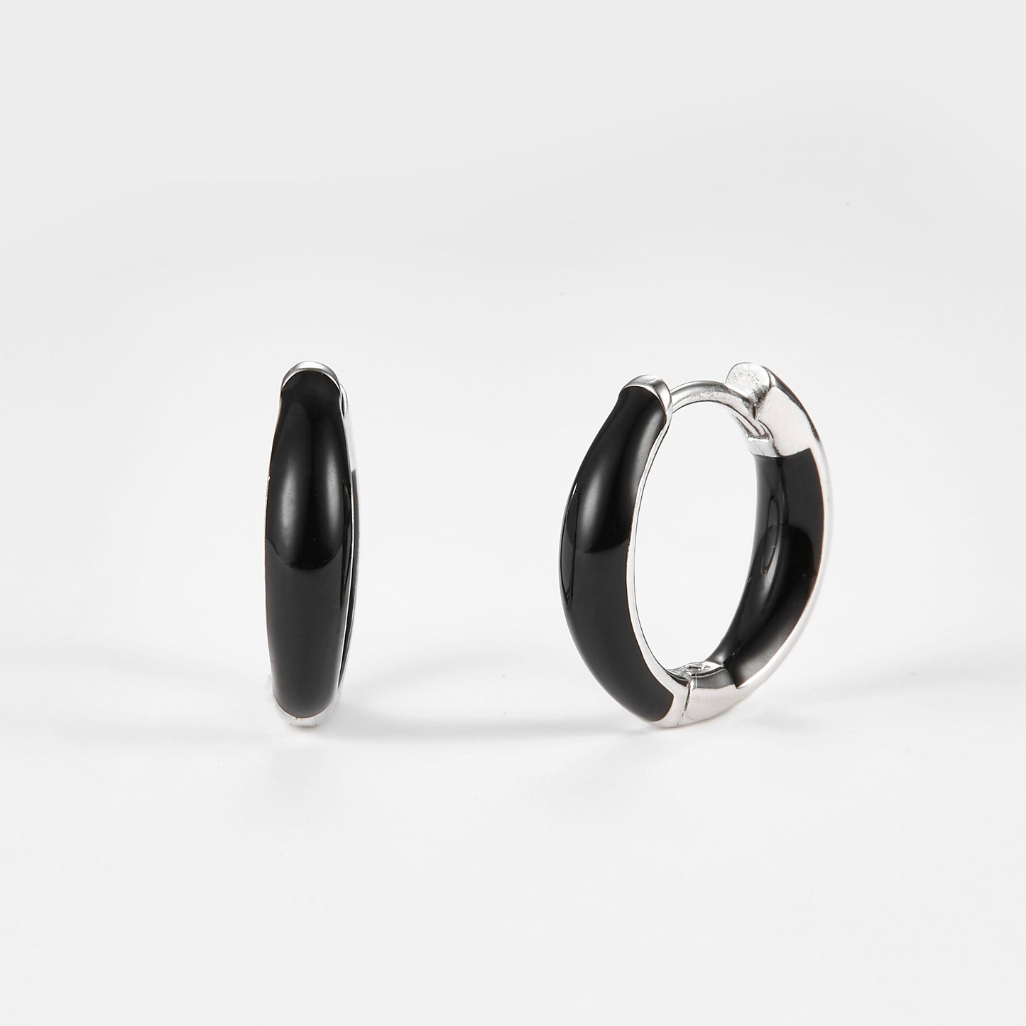 SMALTO Silver Hoops Earring – White Rhodium with Black Enamel