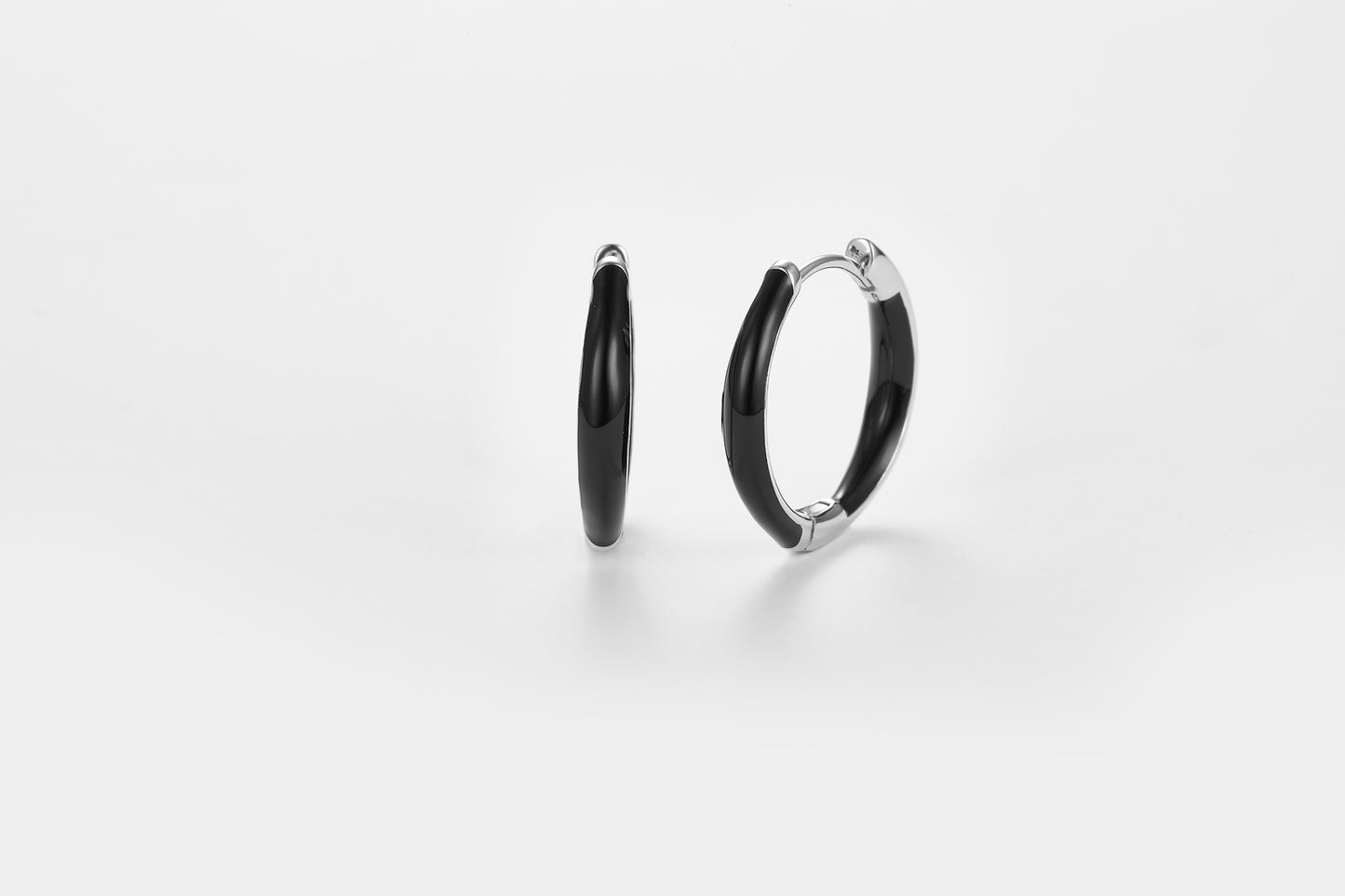 SMALTO Silver Hoop Earrings – White Rhodium with Black Enamel