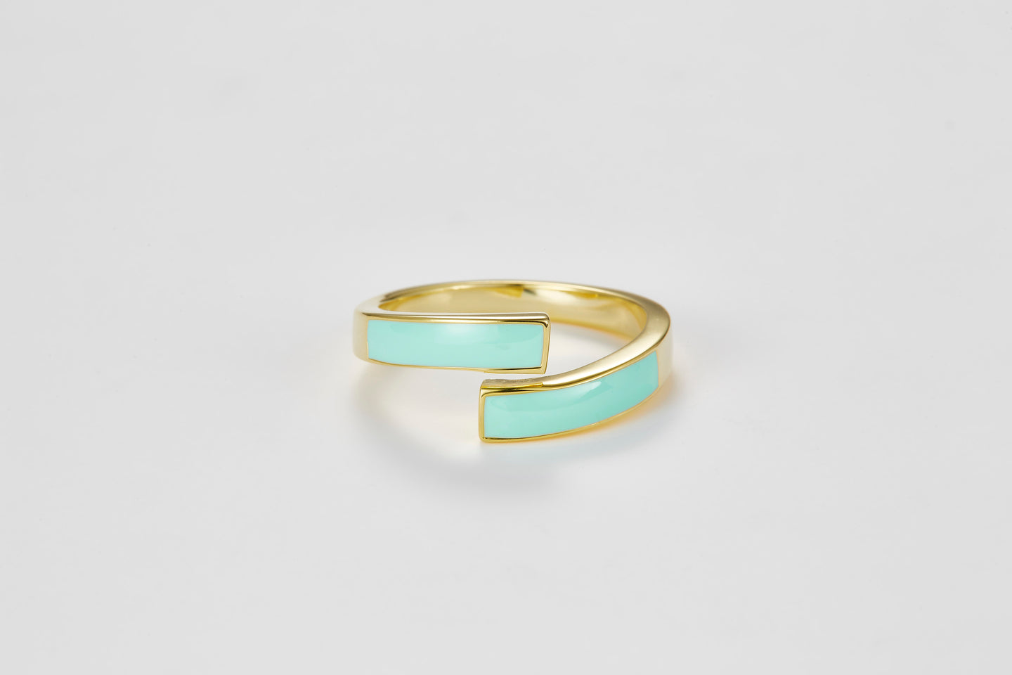 SMALTO Silver Twist Ring – Yellow Gold with Turquoise Enamel & Zirconia Accents