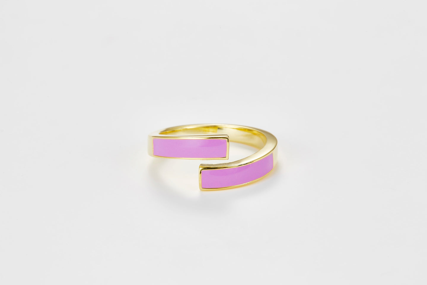 SMALTO Silver Twist Ring – Yellow Gold with Purple Enamel & Zirconia Accents