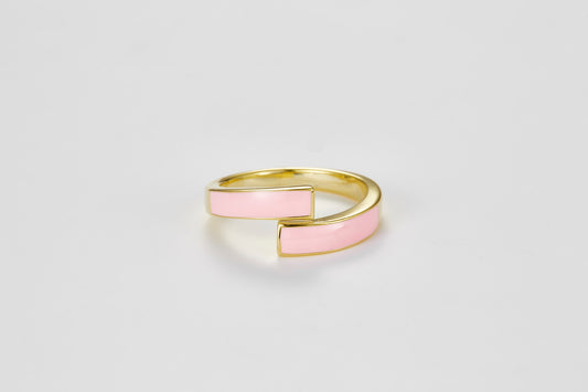 SMALTO Silver Twist Ring – Yellow Gold with Pink Enamel & Zirconia Accents