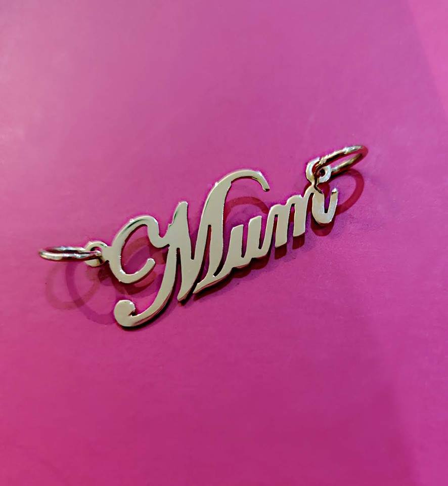 18kt Gold MUM Pendant